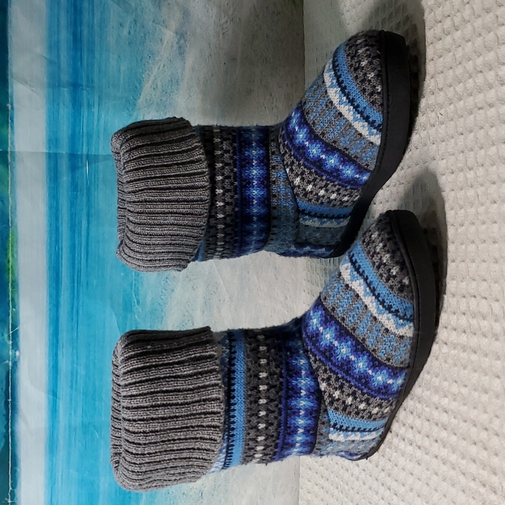 Isotoner tall knitted Slippers women's size 7.5-8